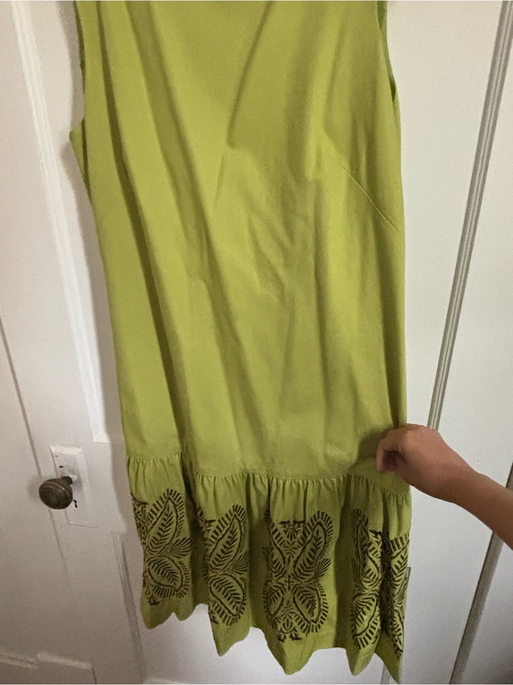 Vintage Oscar Sleeveless Chartreuse Drop-Waist Dress with Leaf Embroidery - Picture 6 of 7